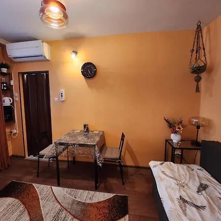 Studio 7A Cozy Central Oasis *