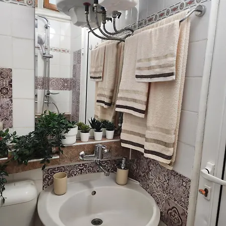 7a Cozy Affordable Oasis *